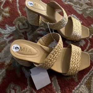 Sandals size 9